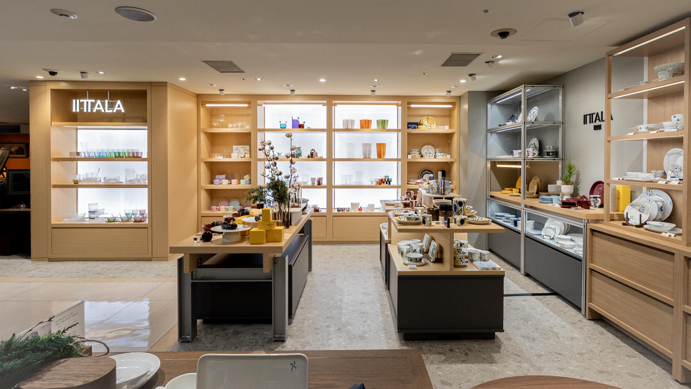 東京の百貨店内で期間限定出店をしたポップアップストアの記録撮影。ブランドの世界観・レイアウト・照明を正確に捉えた店舗写真で、記録だけでなく、プレスリリースや広報PR、SNSにも活用できる写真素材です。