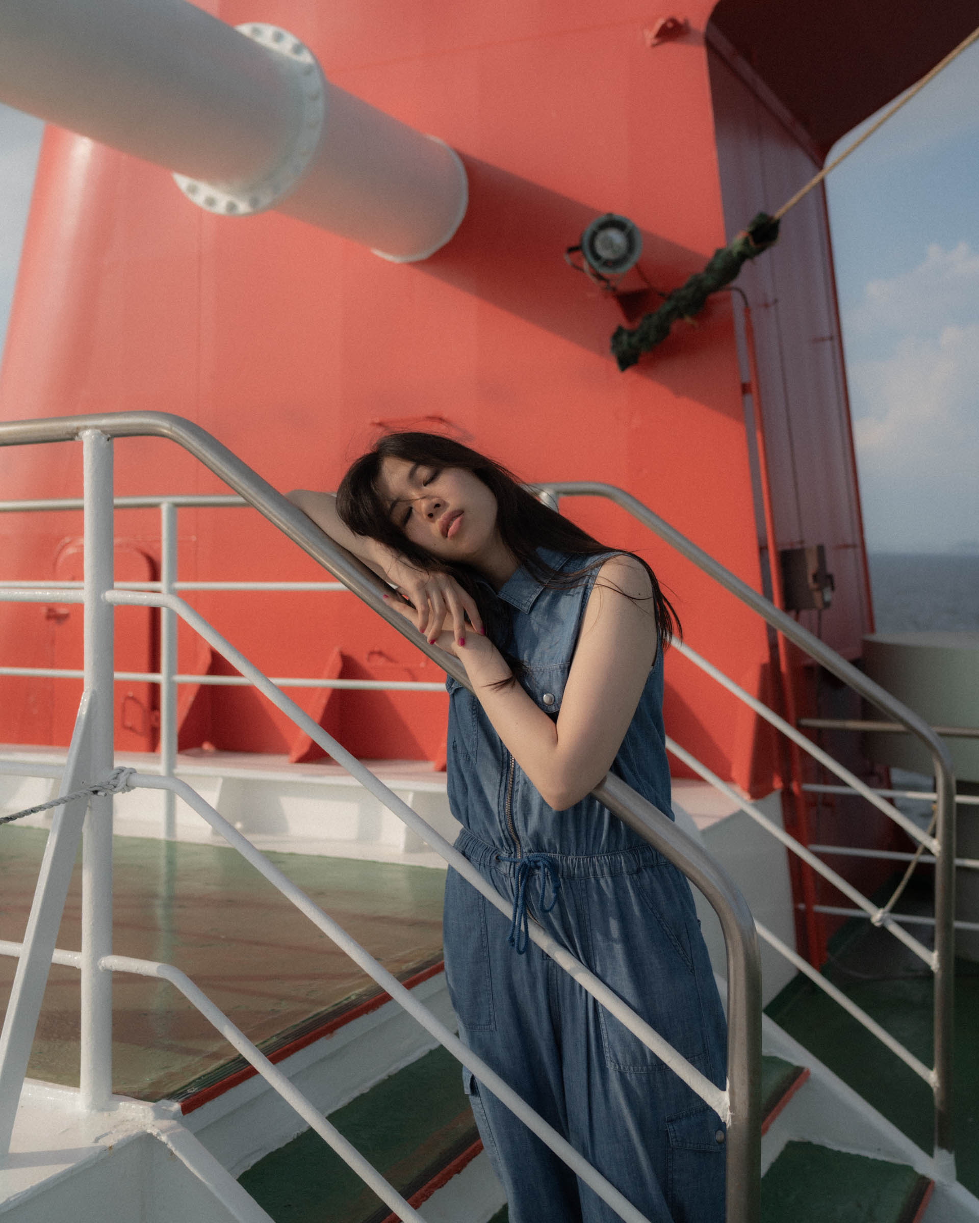 役者・川越美結のポートレートシリーズ “somewhere”。フォトグラファー和田剛（東京都台東区）によるモデル・役者・アーティスト・表現者向けの作品撮り・宣材写真例。