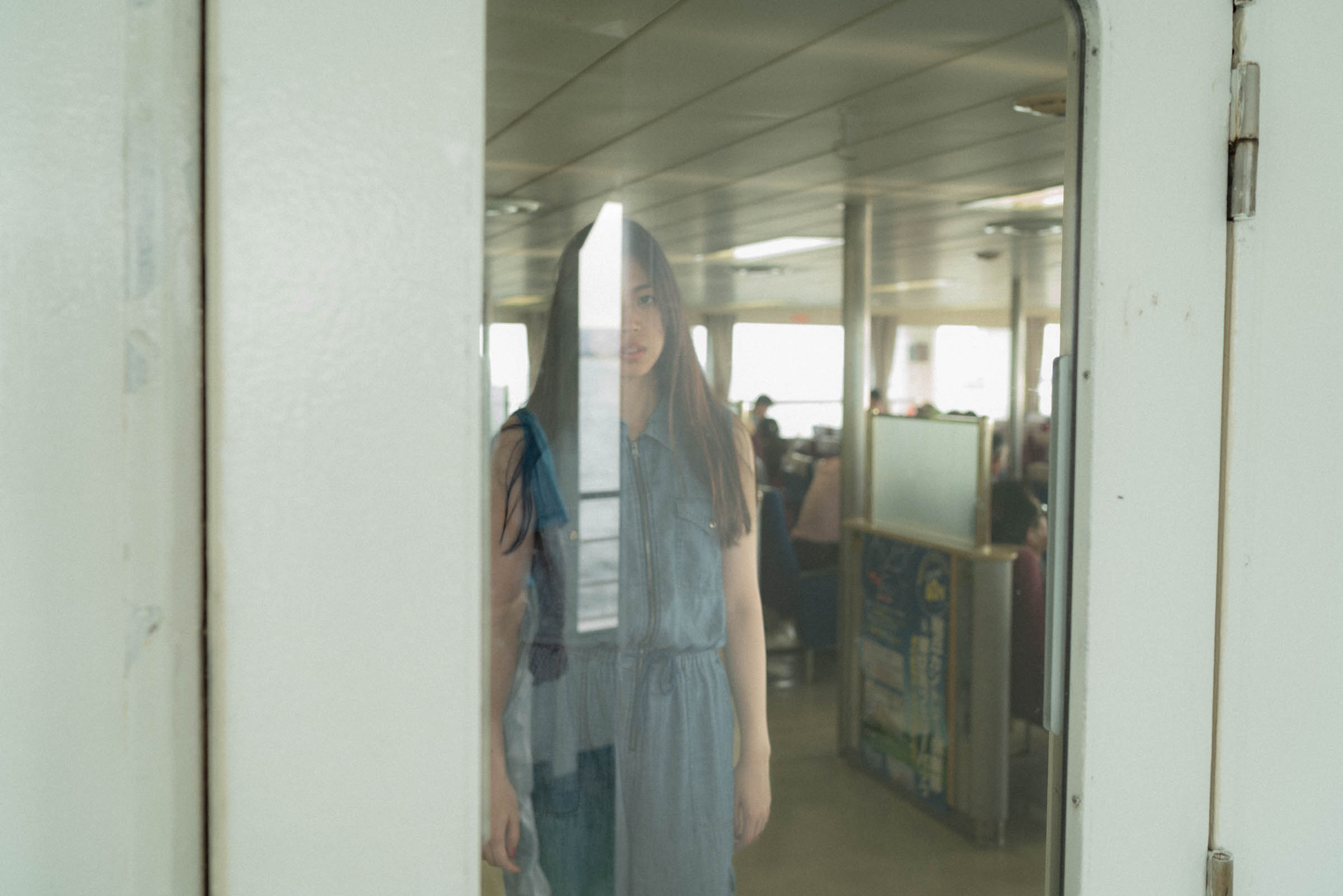 役者・川越美結のポートレートシリーズ “somewhere”。フォトグラファー和田剛（東京都台東区）によるモデル・役者・アーティスト・表現者向けの作品撮り・宣材写真例。