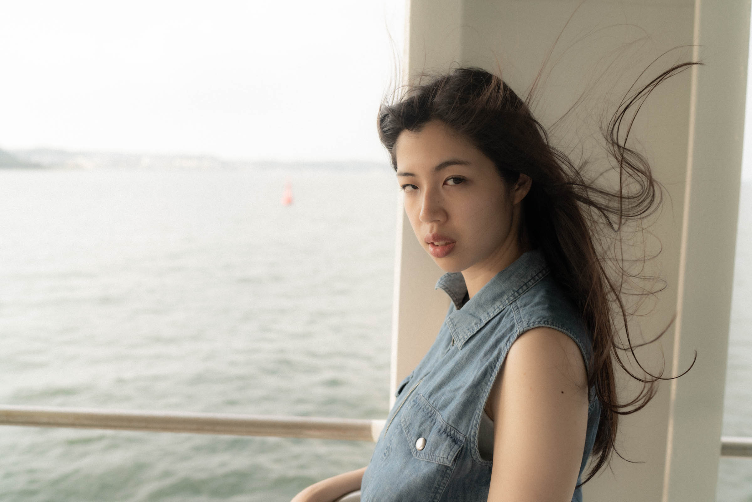 役者・川越美結のポートレートシリーズ “somewhere”。フォトグラファー和田剛（東京都台東区）によるモデル・役者・アーティスト・表現者向けの作品撮り・宣材写真例。