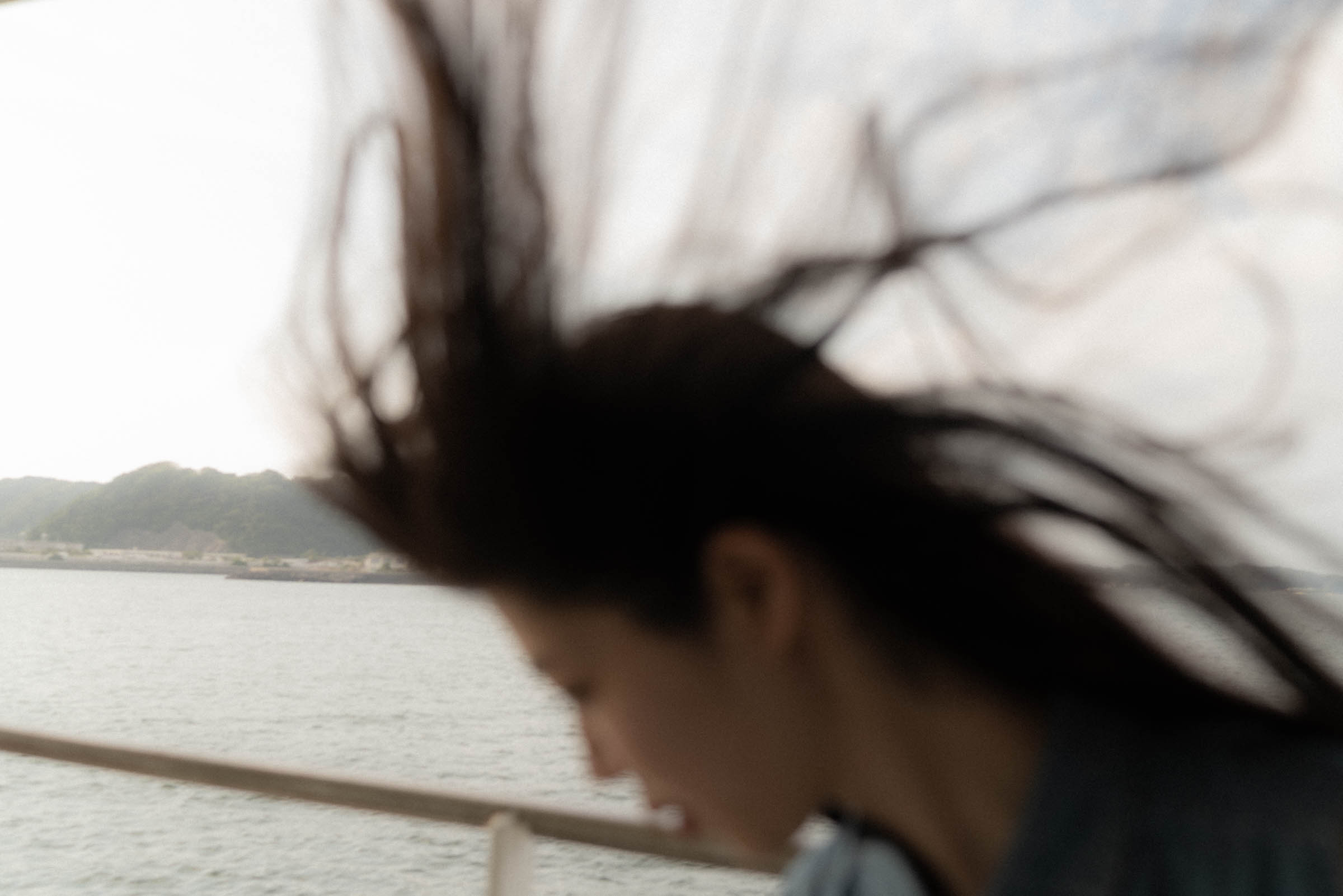 役者・川越美結のポートレートシリーズ “somewhere”。フォトグラファー和田剛（東京都台東区）によるモデル・役者・アーティスト・表現者向けの作品撮り・宣材写真例。