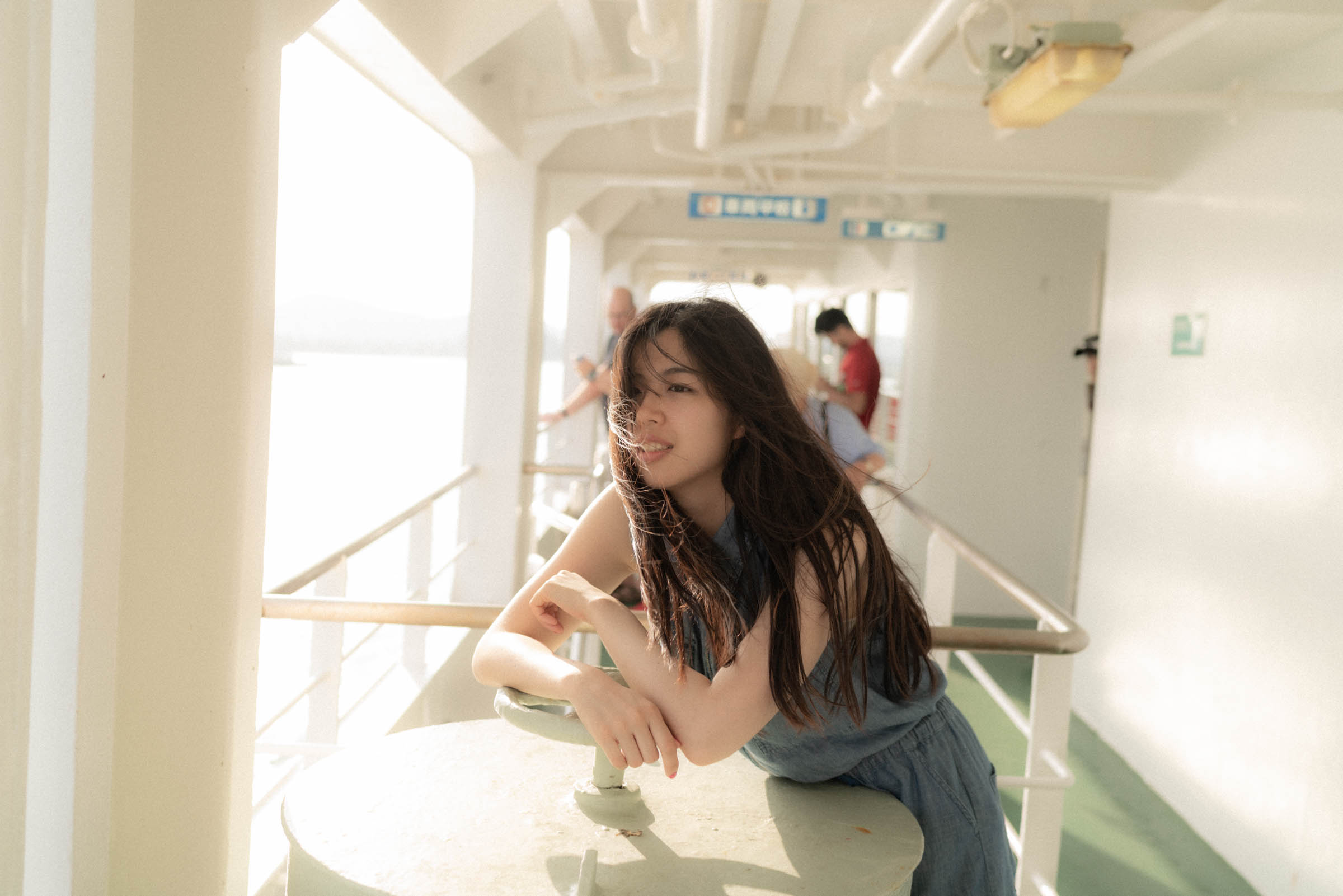 役者・川越美結のポートレートシリーズ “somewhere”。フォトグラファー和田剛（東京都台東区）によるモデル・役者・アーティスト・表現者向けの作品撮り・宣材写真例。